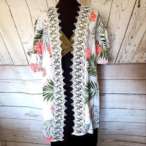 Kara and Kate tropical print lace trimmed kimono white Medium